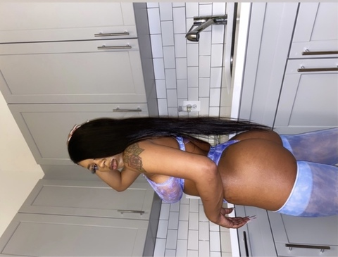 honeypcaramel onlyfans leaked picture 2