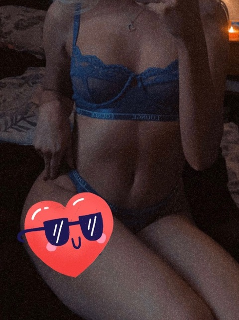 lucy756 onlyfans leaked picture 2