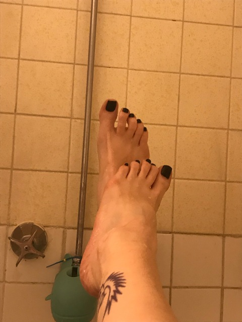 roxyprettytoes onlyfans leaked picture 2
