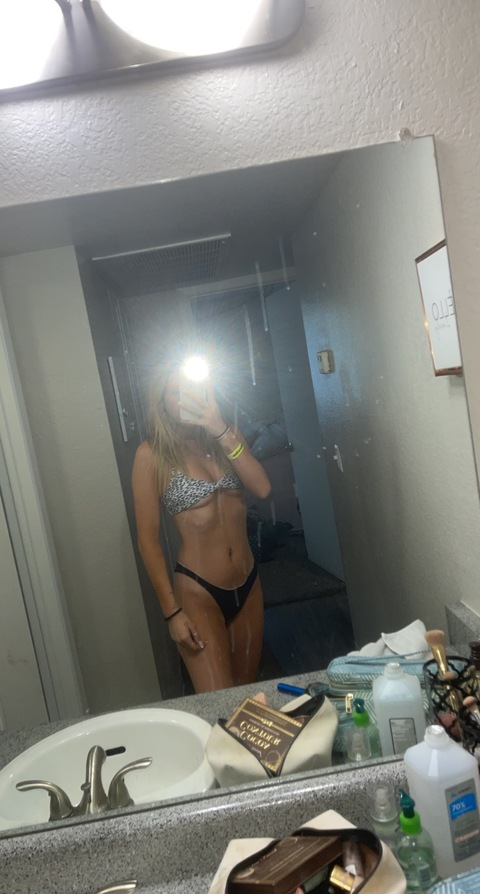 taylorkatherine onlyfans leaked picture 2